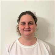 Profesora de lengua castellana e inglesa. También materias universitarias de lingüística/redacción académica